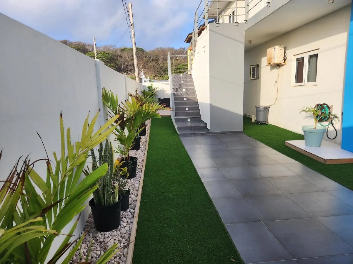 Modern Sunshine Yellow Apartment With Nature Views Willemstad